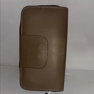 Artisanal Chic Brown Leather Wallet zipper card slots